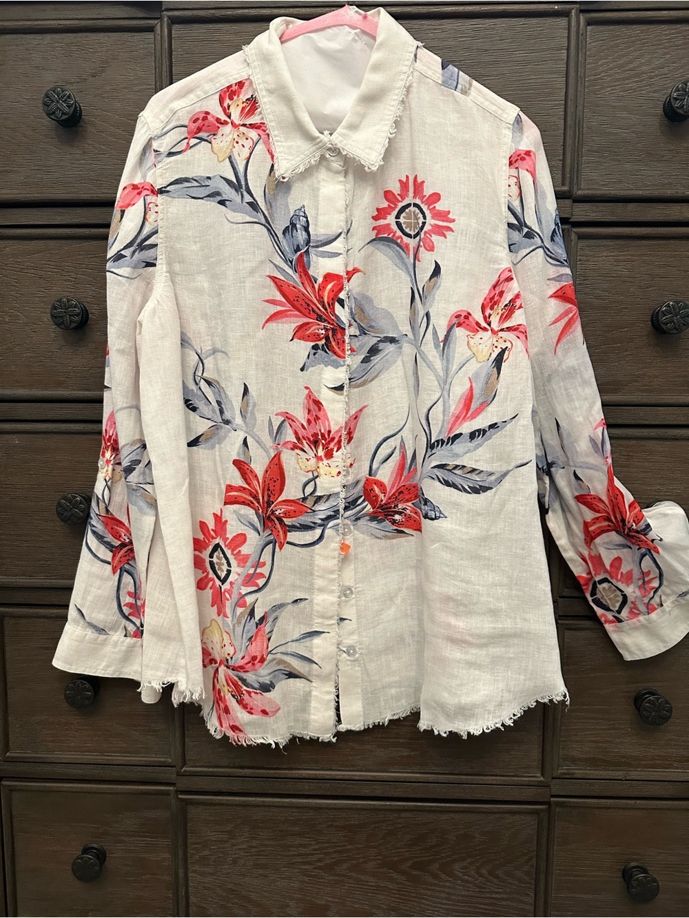 CHICO’S White Linen Floral Button-Up Shirt with Pink-Red Blooms